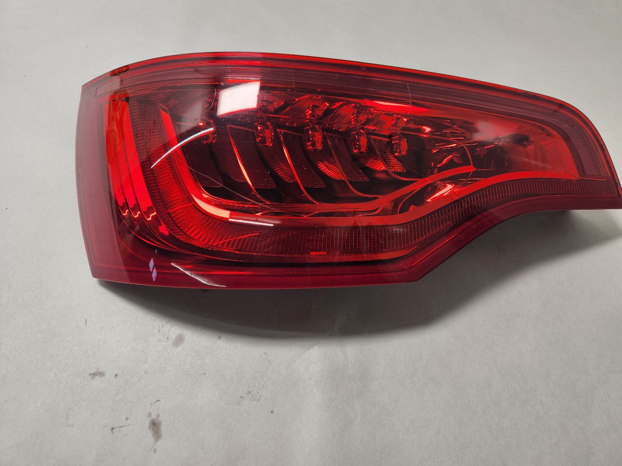 2015 AUDI Q7 6cyl Supercharged 3.0 Left TAIL LAMP - 435261 — photo 1
