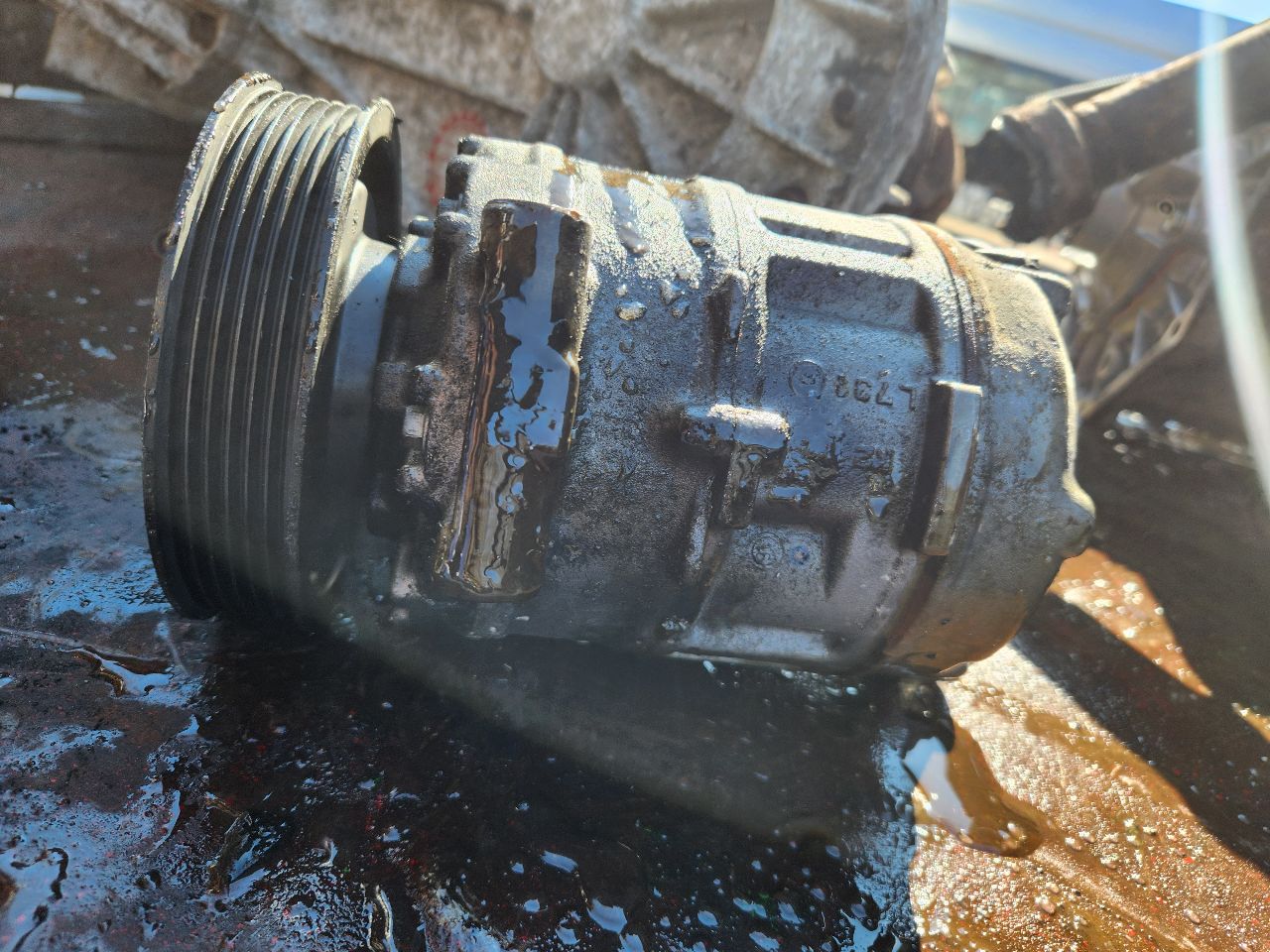 2015 AUDI Q7 6cyl Supercharged 3.0 AC COMPRESSOR - 435270 — photo 2