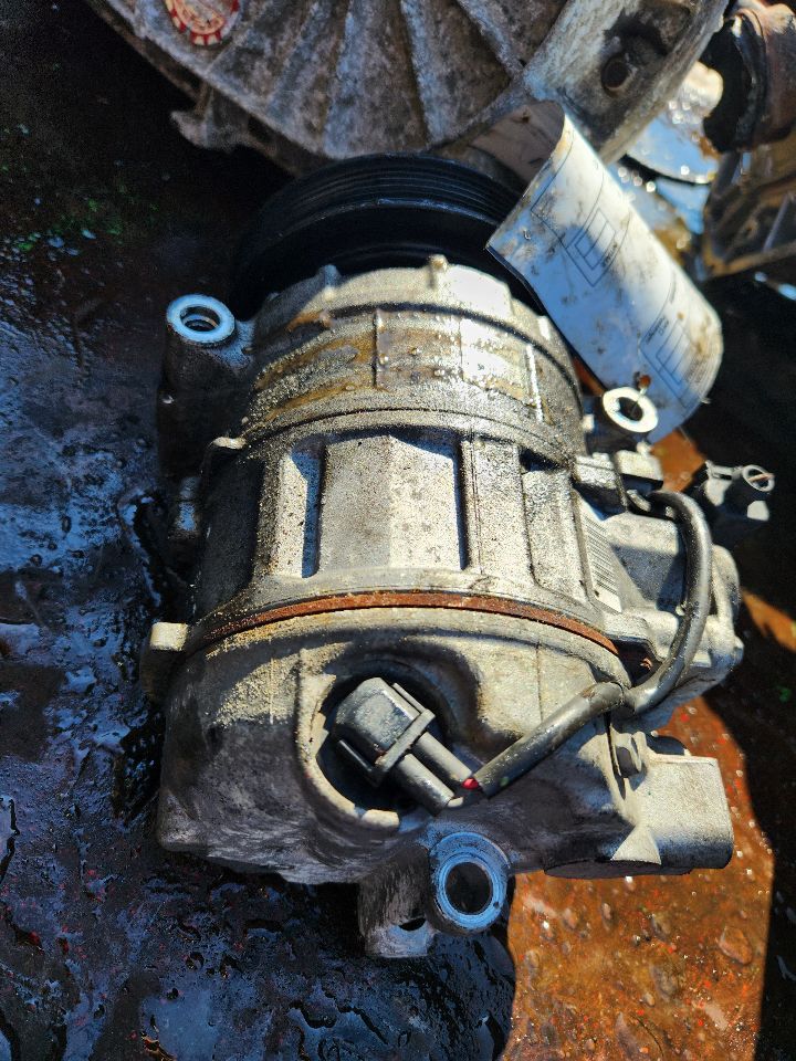 2015 AUDI Q7 6cyl Supercharged 3.0 AC COMPRESSOR - 435270 — photo 3