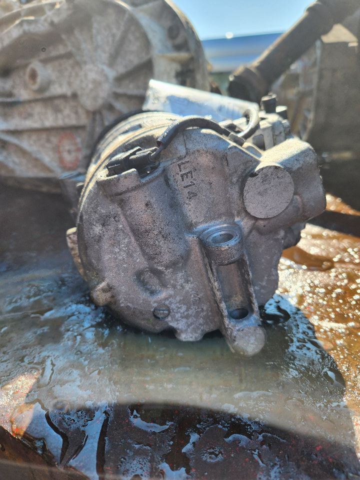 2015 AUDI Q7 6cyl Supercharged 3.0 AC COMPRESSOR - 435270 — photo 4