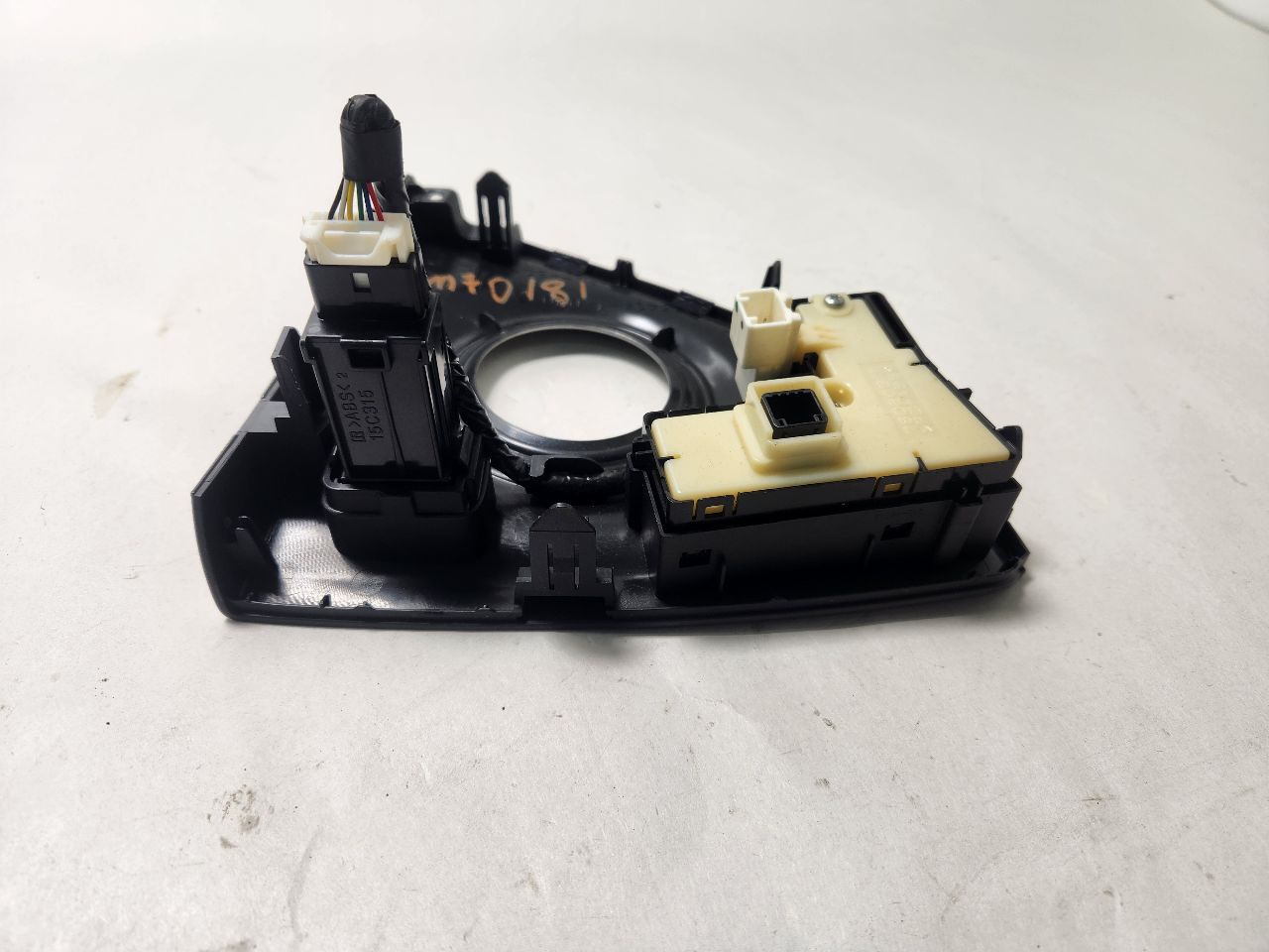 2011 TOYOTA PRIUS 4cyl Hybrid 1.8 Console, Front - 436254 — photo 3