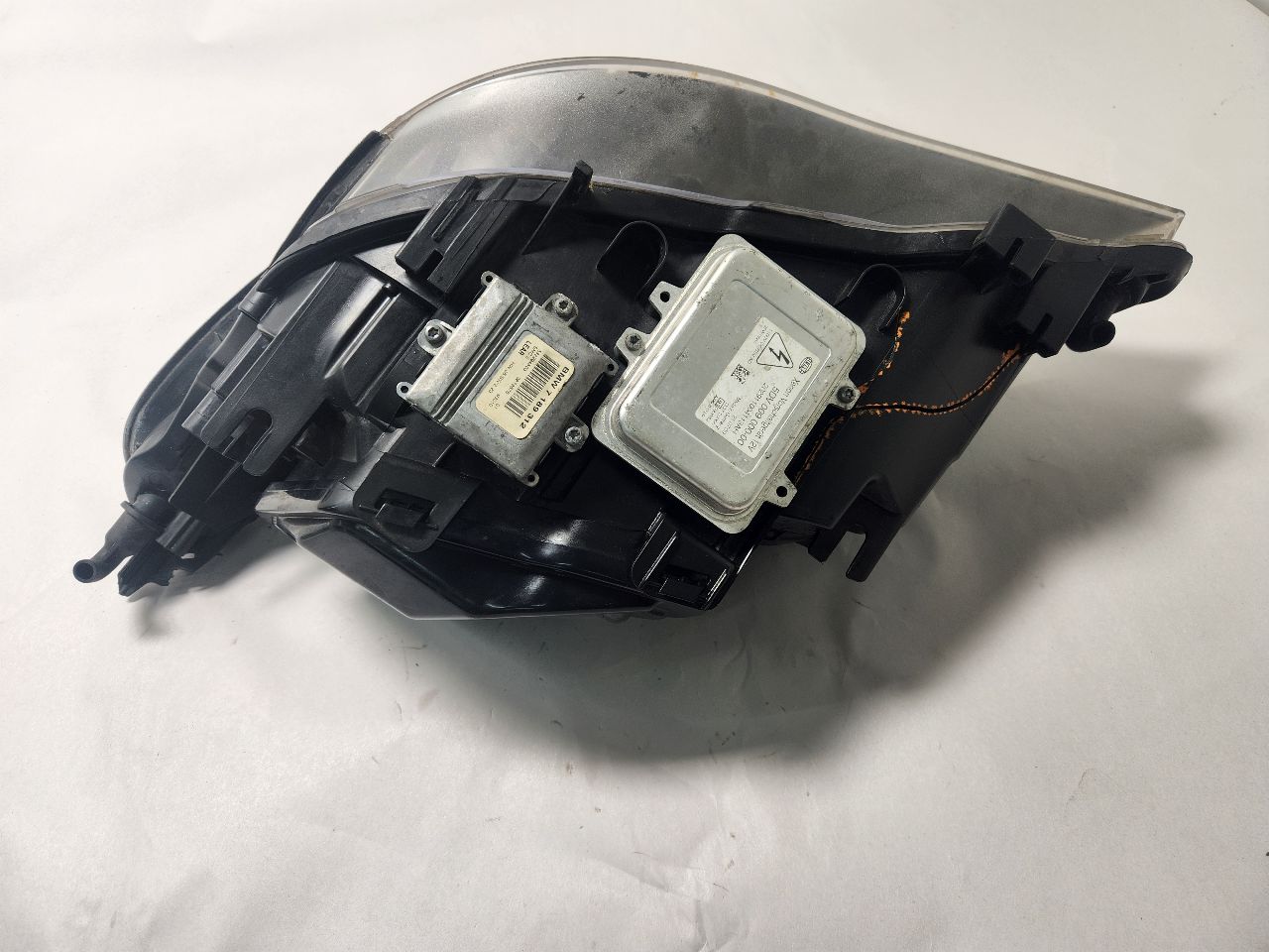 2010 BMW 535i 6cyl Gasoline Turbo 3.0 Left HEADLAMP ASSEMBLY - 436395 — photo 2