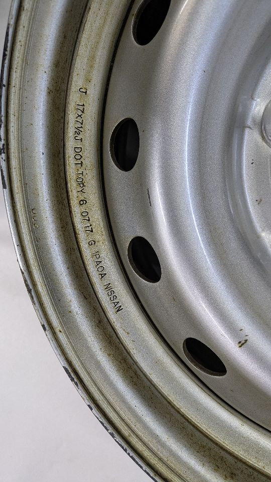 2017 NISSAN NV 2500 4.0L 6cyl Gasoline VVT WHEEL - 436551 — photo 3
