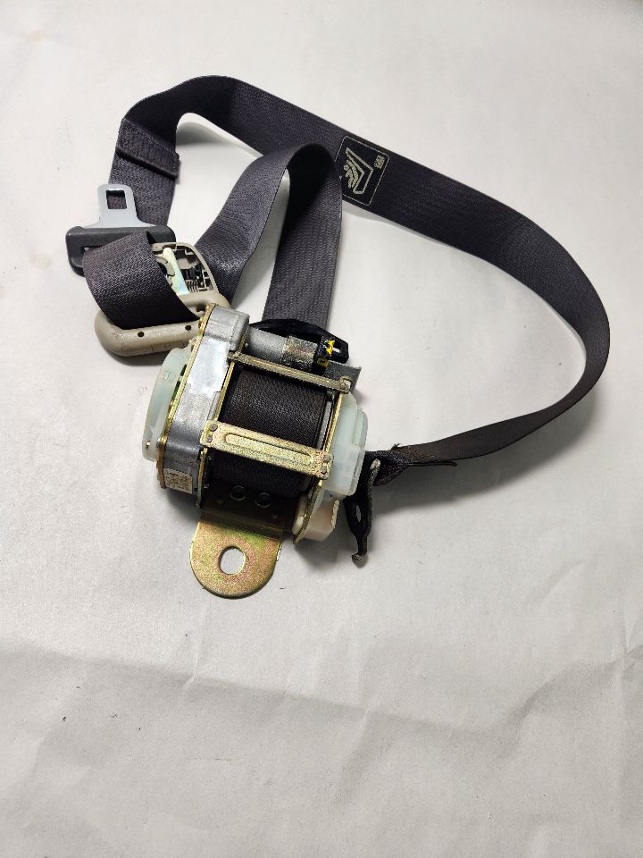 2002 CADILLAC ESCALADE EXT 8cyl Gasoline 6.0 Seat Belt, Front - 436954