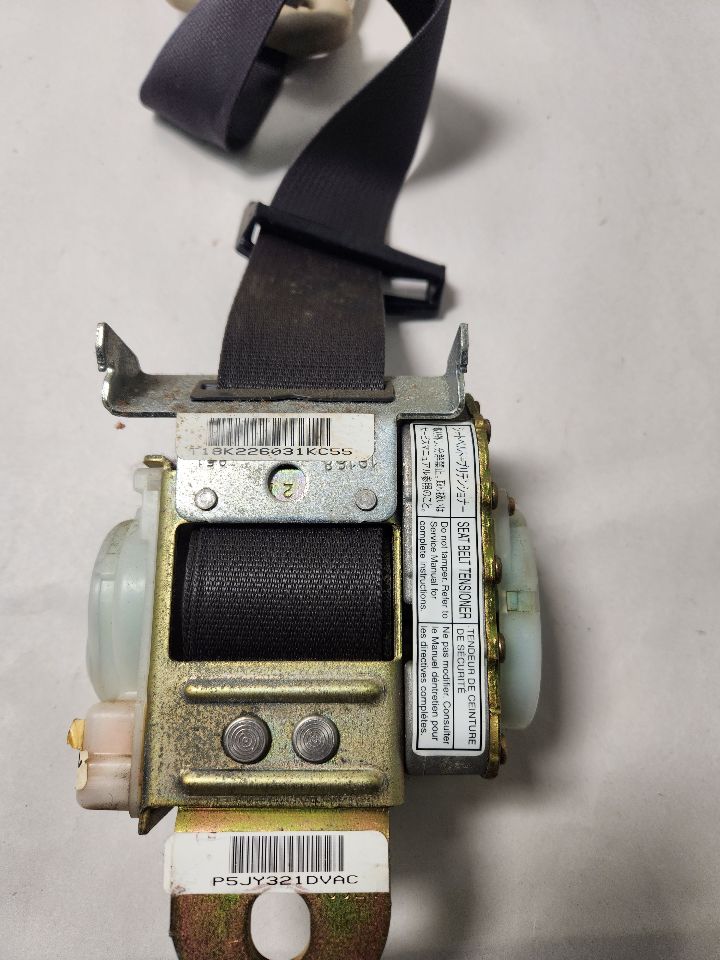 2002 CADILLAC ESCALADE EXT 8cyl Gasoline 6.0 Seat Belt, Front - 436954 — photo 6