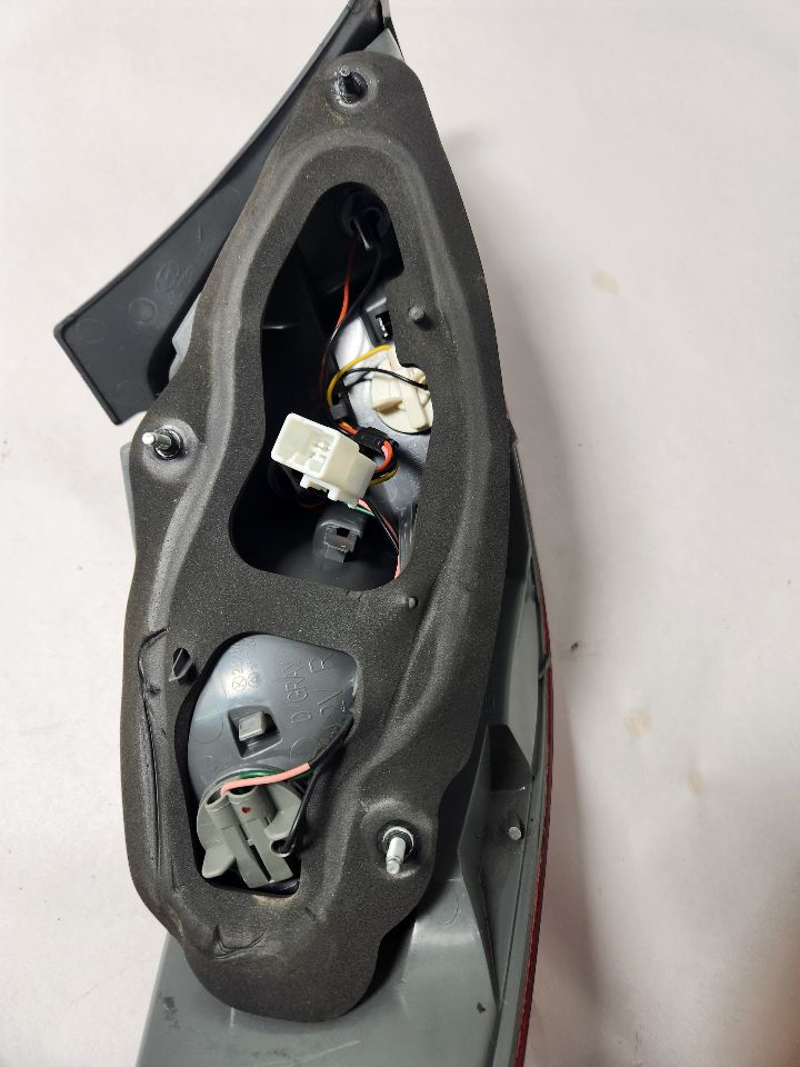 2012 HYUNDAI ACCENT 4cyl Gasoline 1.6 DOHC Right TAIL LAMP - 436985 — photo 6