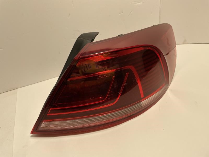 2013 VOLKSWAGEN CC Right TAIL LAMP - 437 — photo 3