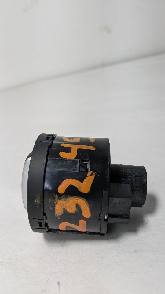 2015 VOLKSWAGEN PASSAT HEADLAMP MOTOR - 437017