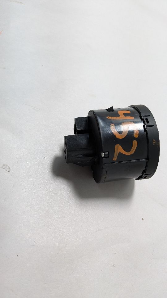 2015 VOLKSWAGEN PASSAT HEADLAMP MOTOR - 437017 — photo 2