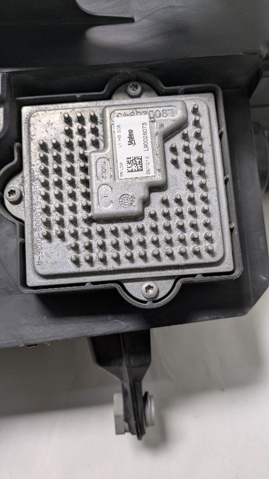 2015 GMC ACADIA Left HEADLAMP ASSEMBLY - 437020 — photo 5