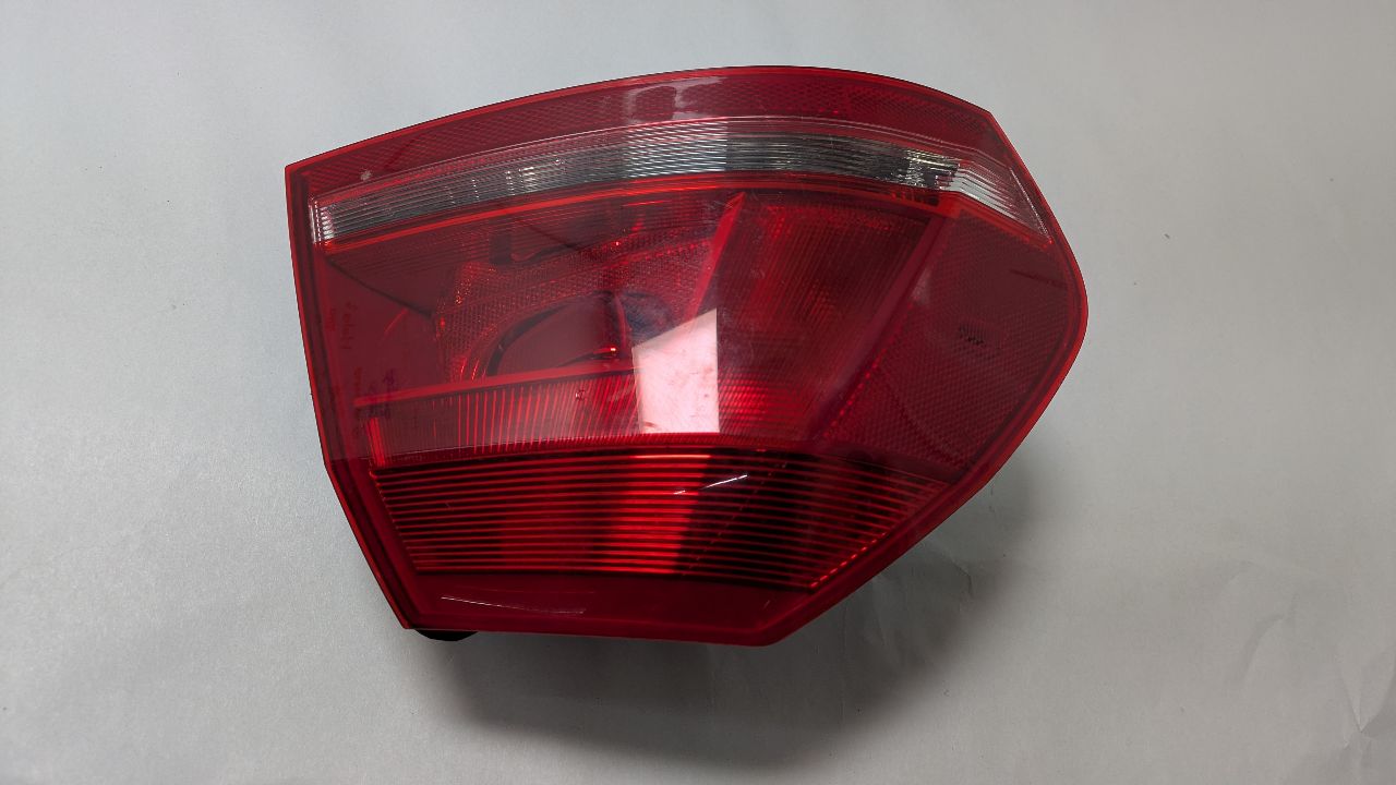 2014 VOLKSWAGEN PASSAT 4cyl Gasoline Turbo 1.8 Left TAIL LAMP - 437031