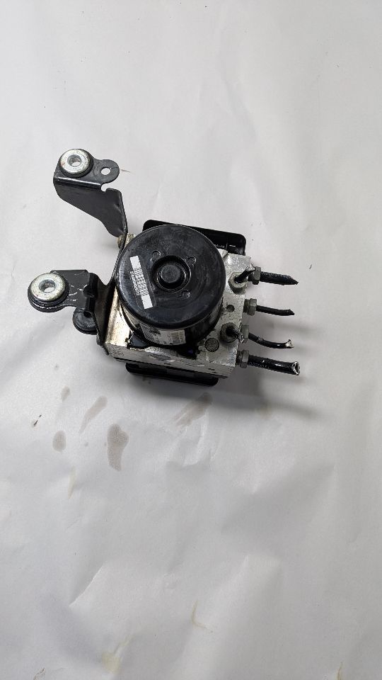 2012 VOLVO 70 SERIES 6Cyl Gasoline 3.2 PZEV Anti-lock Brake Pts - 437849