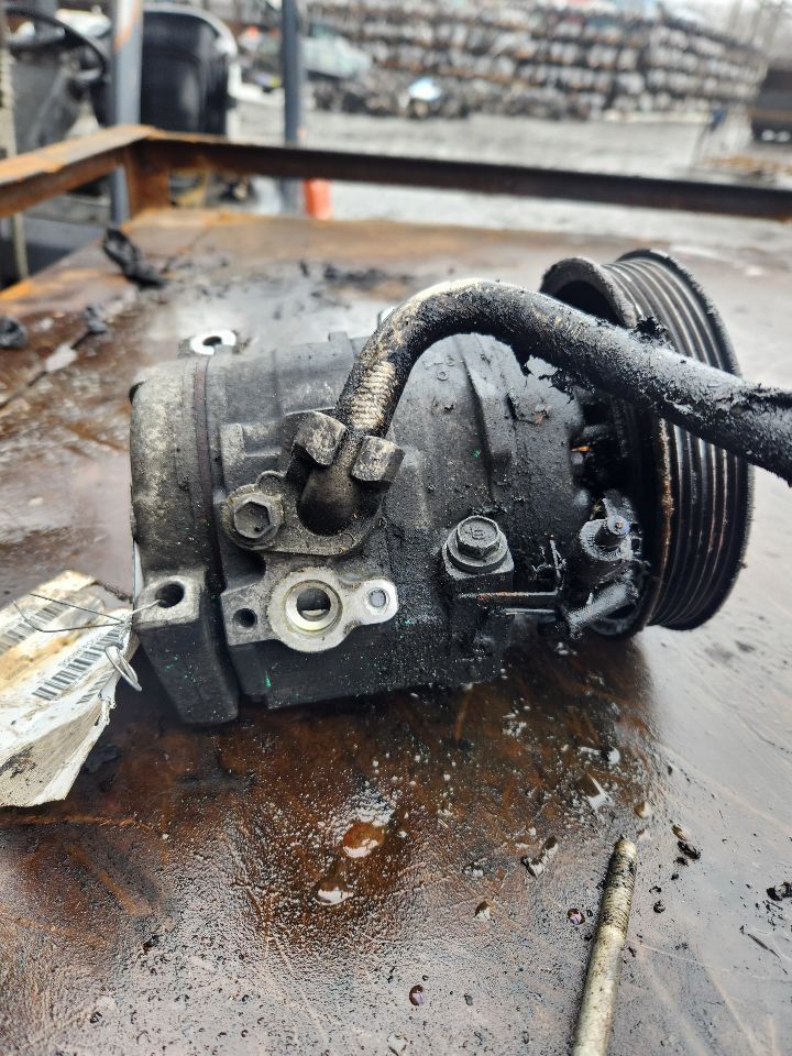 2003 TOYOTA COROLLA 4cyl Gasoline 1.8 AC COMPRESSOR - 438055 — photo 3