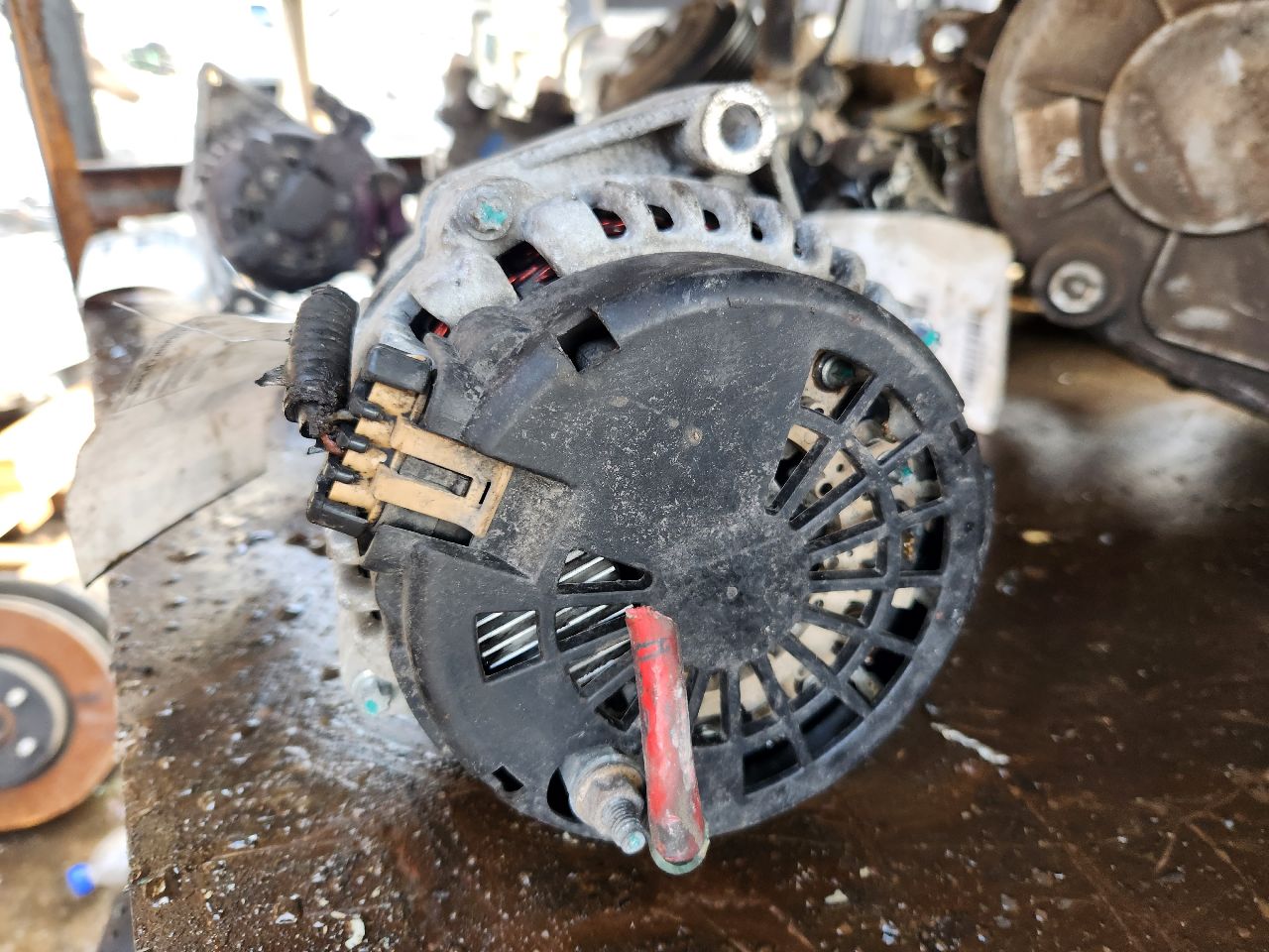 2005 CHEVROLET VAN 4.3L 6cyl Gasoline ALTERNATOR - 438868 — photo 2