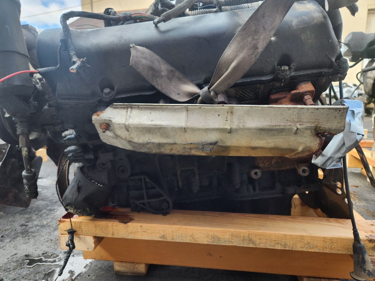 2005 DODGE DURANGO 8cyl Gasoline 4.7 ENGINE ASSEMBLY - 439554 — photo 2