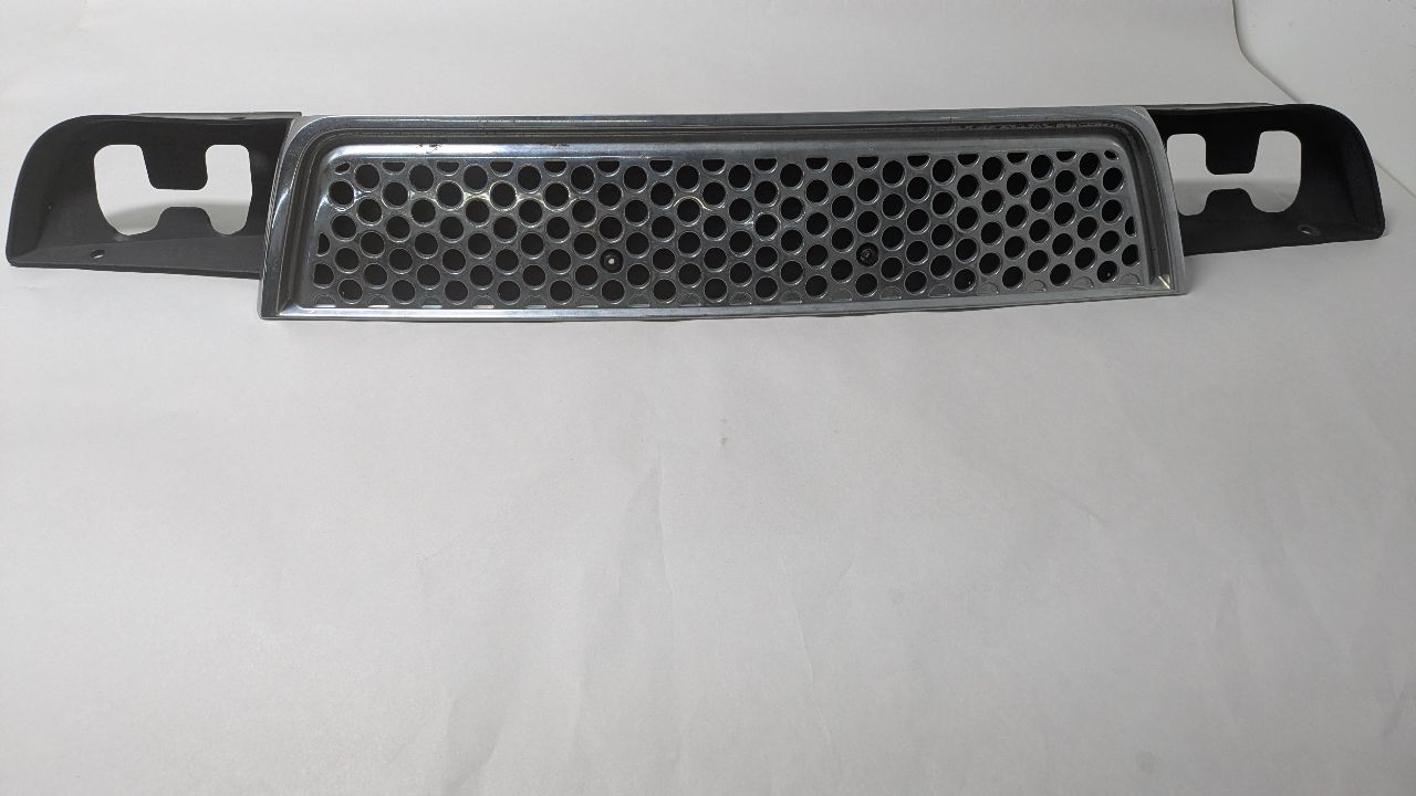 2007 GMC YUKON 8cyl 6.2 liter gasoline GRILLE - 440161
