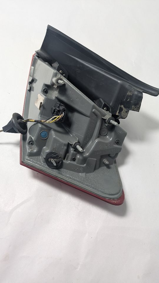 2015 FORD TAURUS 6cyl Gasoline 3.5 Left TAIL LAMP - 440560 — photo 3