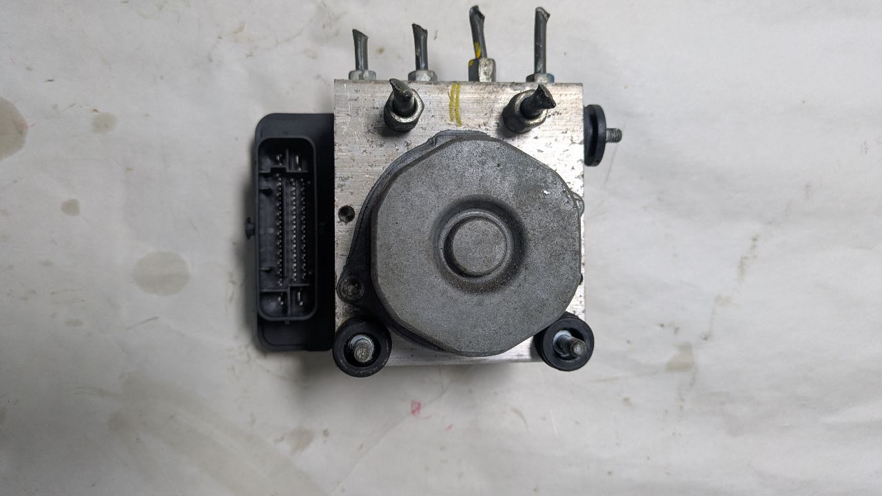 2015 NISSAN SENTRA 4cyl Gasoline 1.8 Anti-lock Brake Pts - 440939