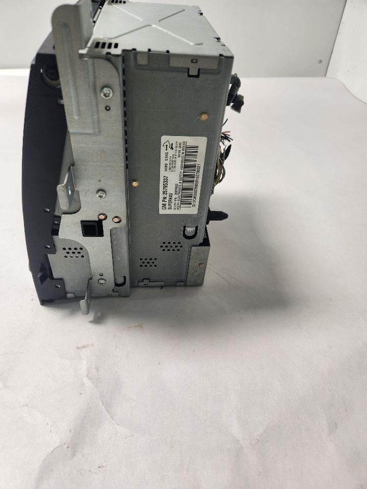 2007 CADILLAC ESCALADE 8cyl 6.2 liter gasoline Radio Audio - 440993 — photo 3