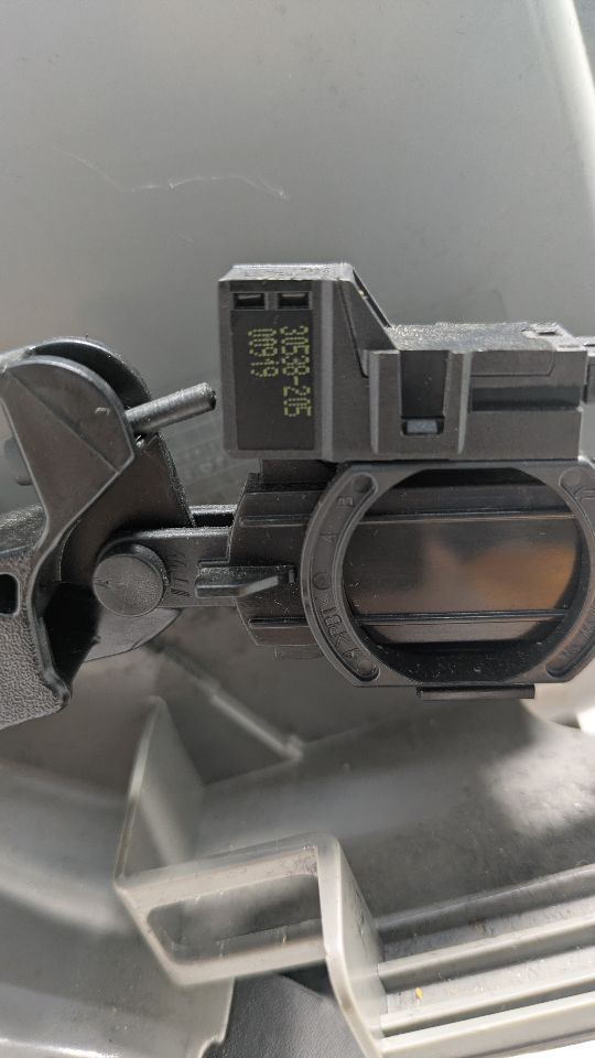 2019 MERCEDES-BENZ E-CLASS GLOVE BOX - 441305 — photo 6