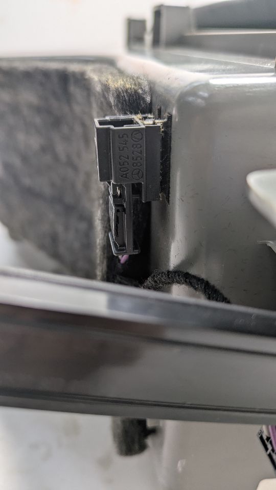 2019 MERCEDES-BENZ E-CLASS GLOVE BOX - 441305 — photo 8