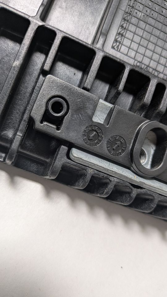 2019 MERCEDES-BENZ E-CLASS BATTERY TRAY - 441372 — photo 8