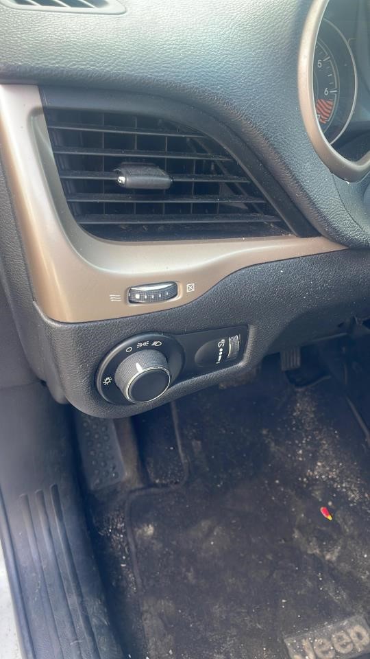 2015 JEEP CHEROKEE Left Knee, Front - 441555 — photo 2