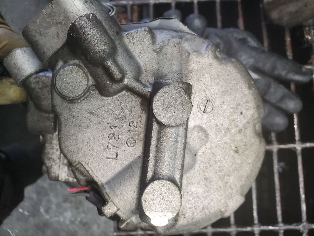 2006 BMW 325i AC COMPRESSOR - 441753 — photo 4