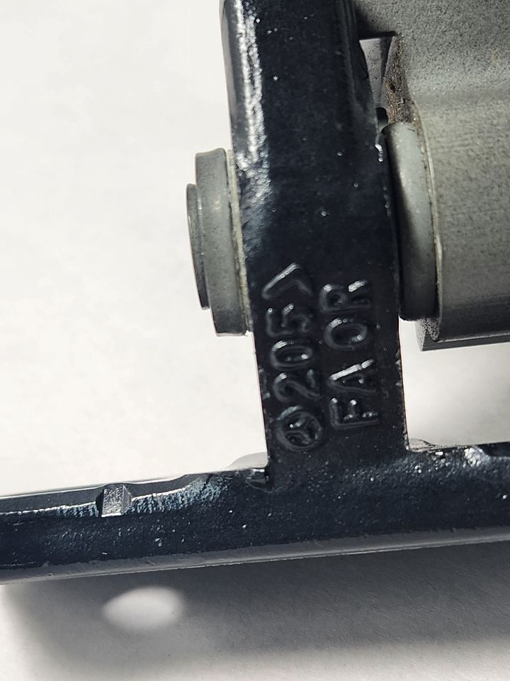 2019 MERCEDES-BENZ E-CLASS DOOR HINGE, FRONT - 441822 — photo 5