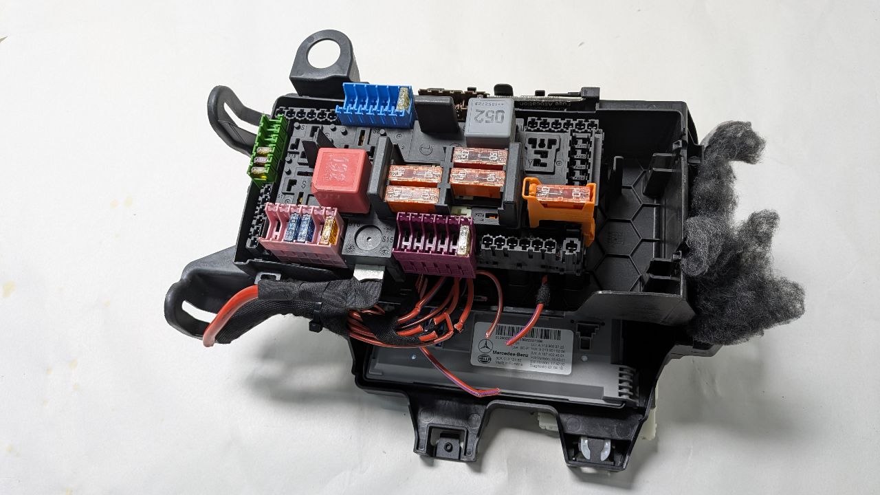 2019 MERCEDES-BENZ E-CLASS Fuse Box, Engine - 441837