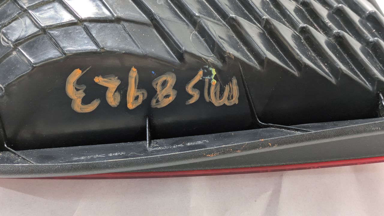 2001 TOYOTA AVALON Left TAIL LAMP - 442153 — photo 5