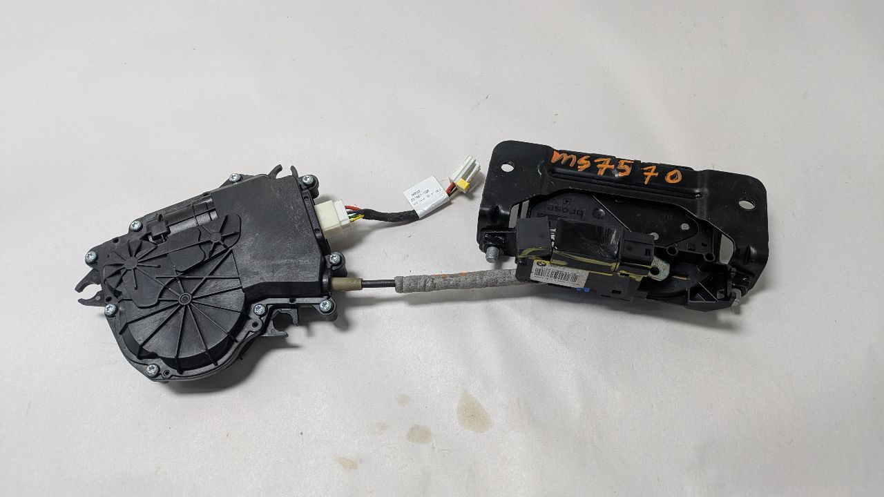 2014 BMW X3 4cyl Gasoline Turbo 2.0 Tailgate Lift Motor - 443538 — photo 1