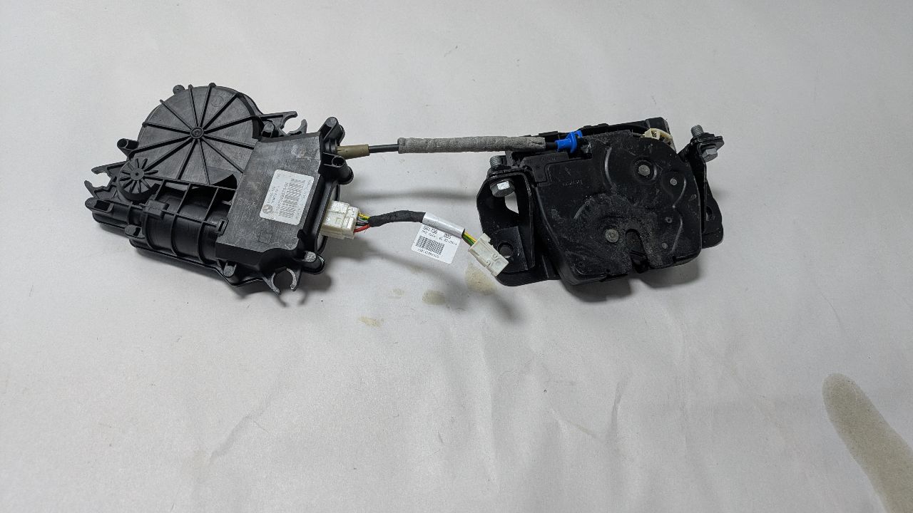 2014 BMW X3 4cyl Gasoline Turbo 2.0 Tailgate Lift Motor - 443538 — photo 4