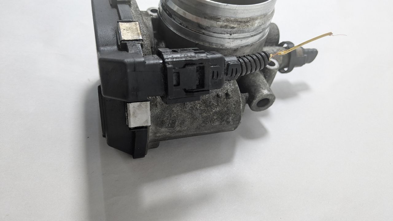 2010 BMW 535i 6cyl Gasoline Turbo 3.0 THROTTLE BODY ASSY - 443635 — photo 4