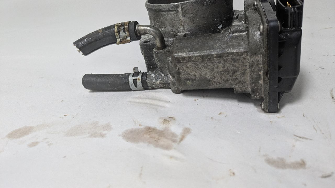 2010 TOYOTA HIGHLANDER THROTTLE BODY ASSY - 443637 — photo 4