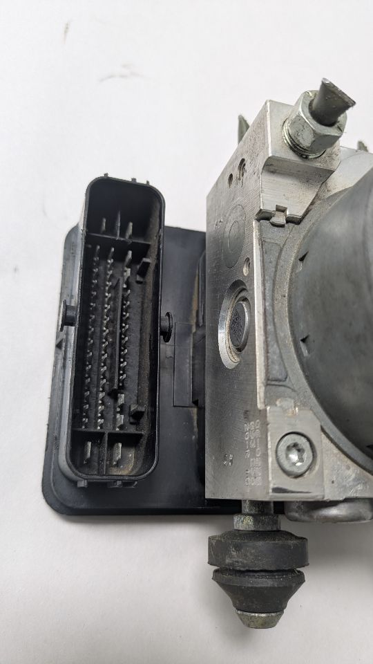 2018 SUBARU LEGACY Anti-lock Brake Pts - 443861 — photo 2