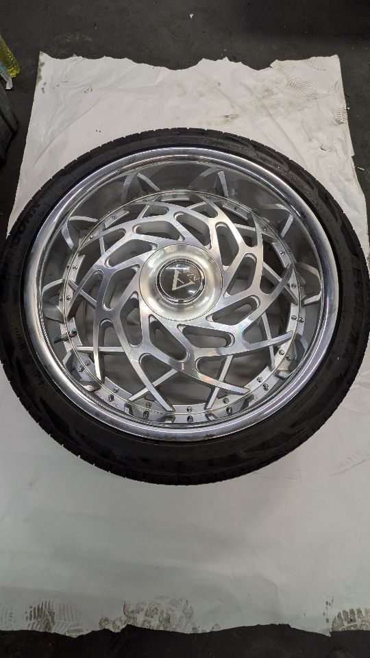 2014 LAND ROVER RANGE ROVER 8 cyl Supercharged 5.0 WHEEL - 444517 — photo 1
