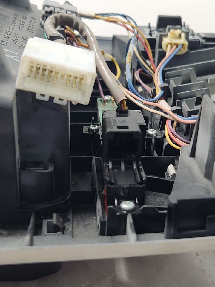 2020 SUBARU ASCENT Console, Front - 444994 — photo 3
