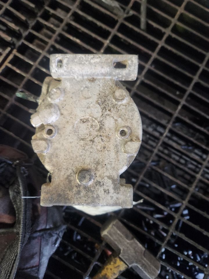 2012 KIA SEDONA AC COMPRESSOR - 445105 — photo 2