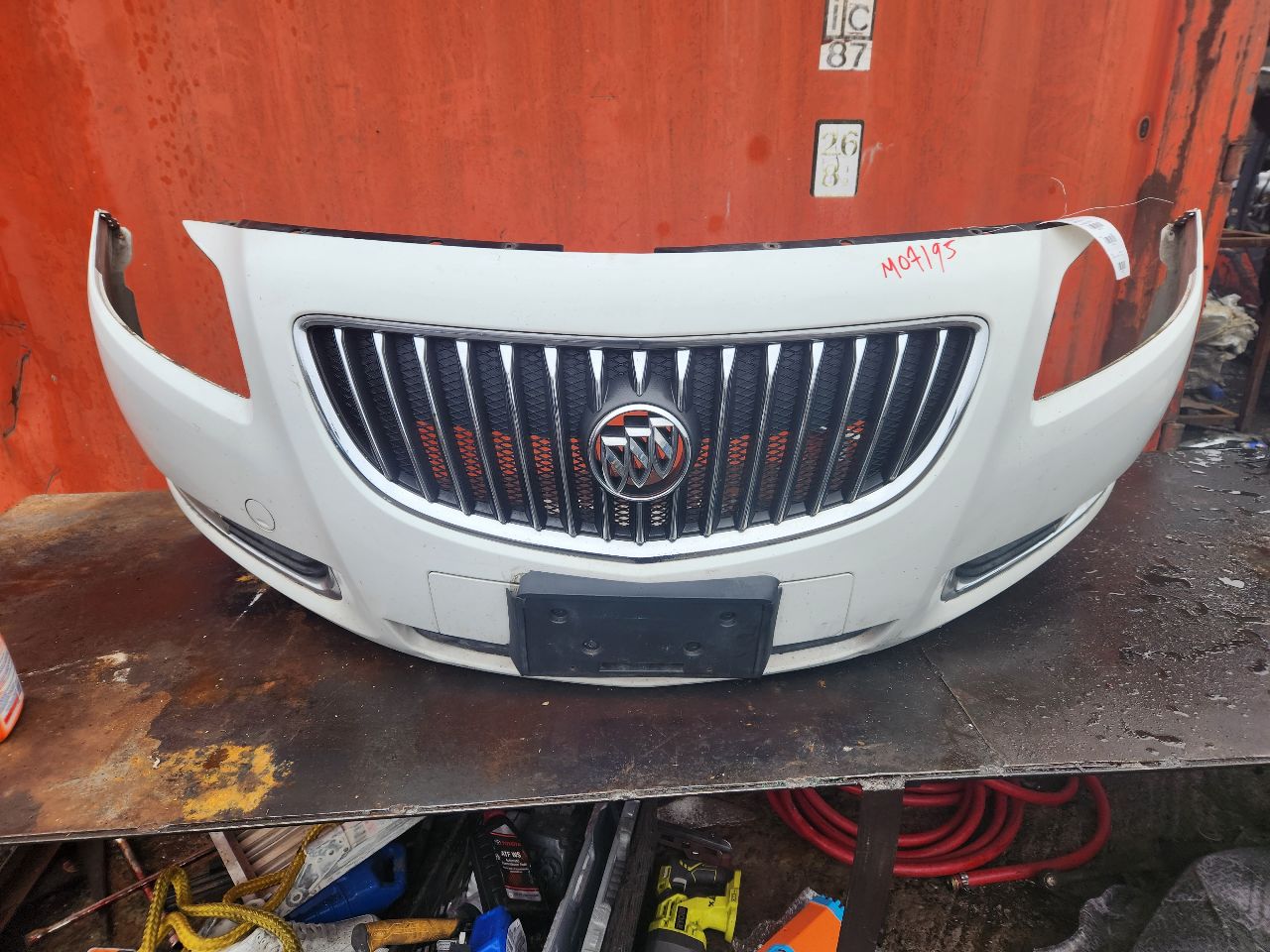 2011 BUICK REGAL BUMPER ASSY, FRONT - 445226 — photo 1