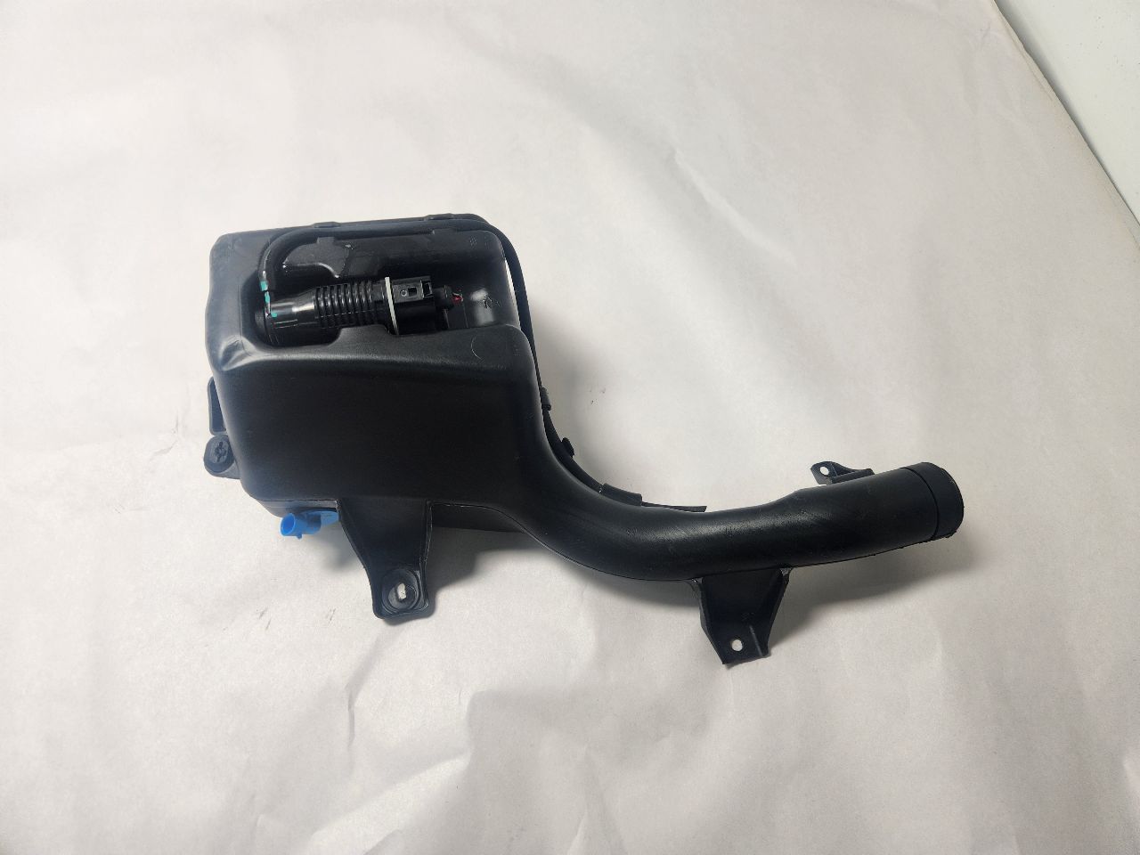 2024 TESLA TESLA S L cyl Wash Reservoir Assy - 445443 — photo 4