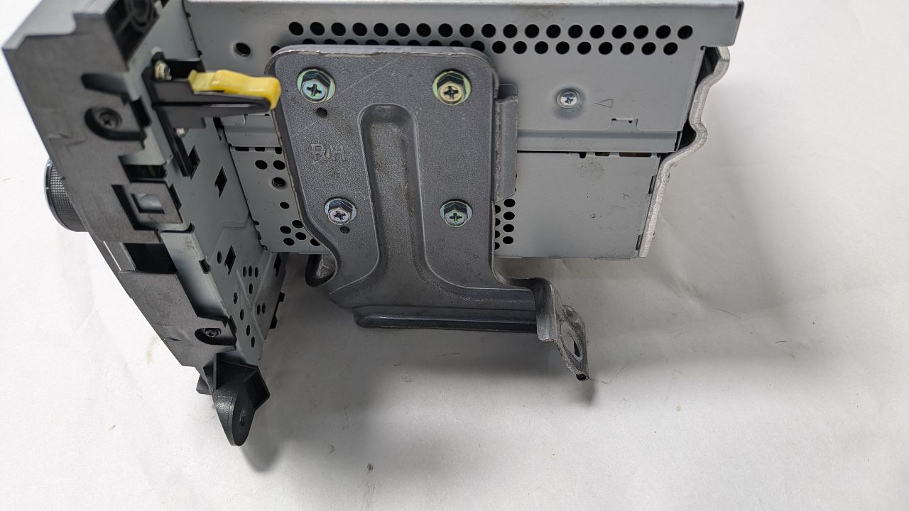 2013 TOYOTA SIENNA 6cyl Gasoline 3.5 Radio Audio - 445825 — photo 3