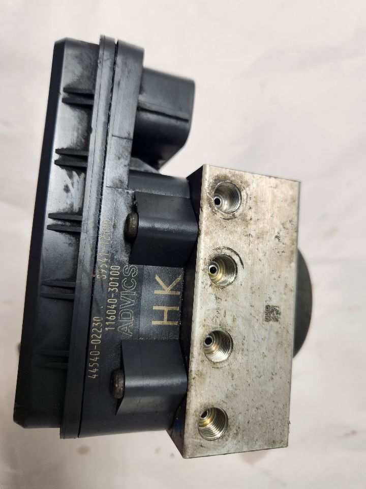 2010 TOYOTA MATRIX Anti-lock Brake Pts - 447013 — photo 3