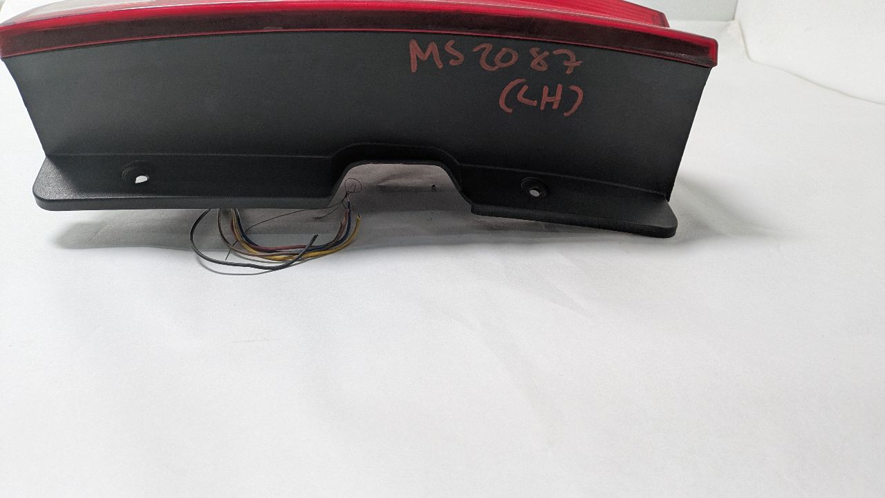 2007 CADILLAC ESCALADE Left TAIL LAMP - 447240 — photo 2