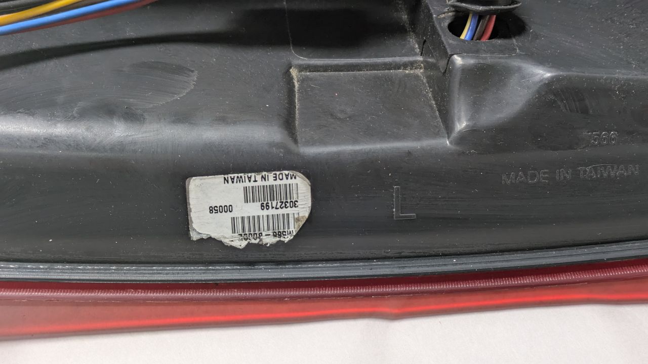 2007 CADILLAC ESCALADE Left TAIL LAMP - 447240 — photo 4