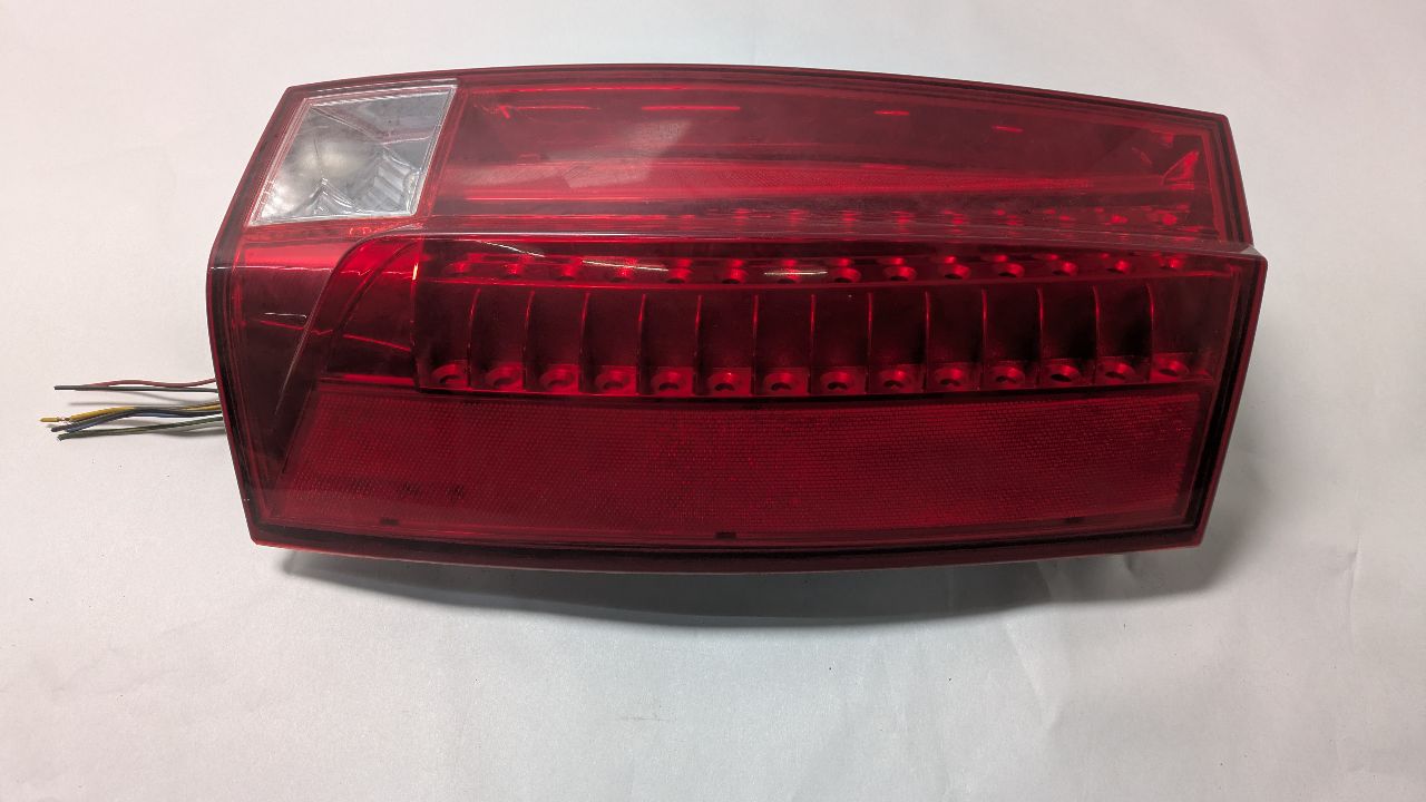 2007 CADILLAC ESCALADE Right TAIL LAMP - 447241