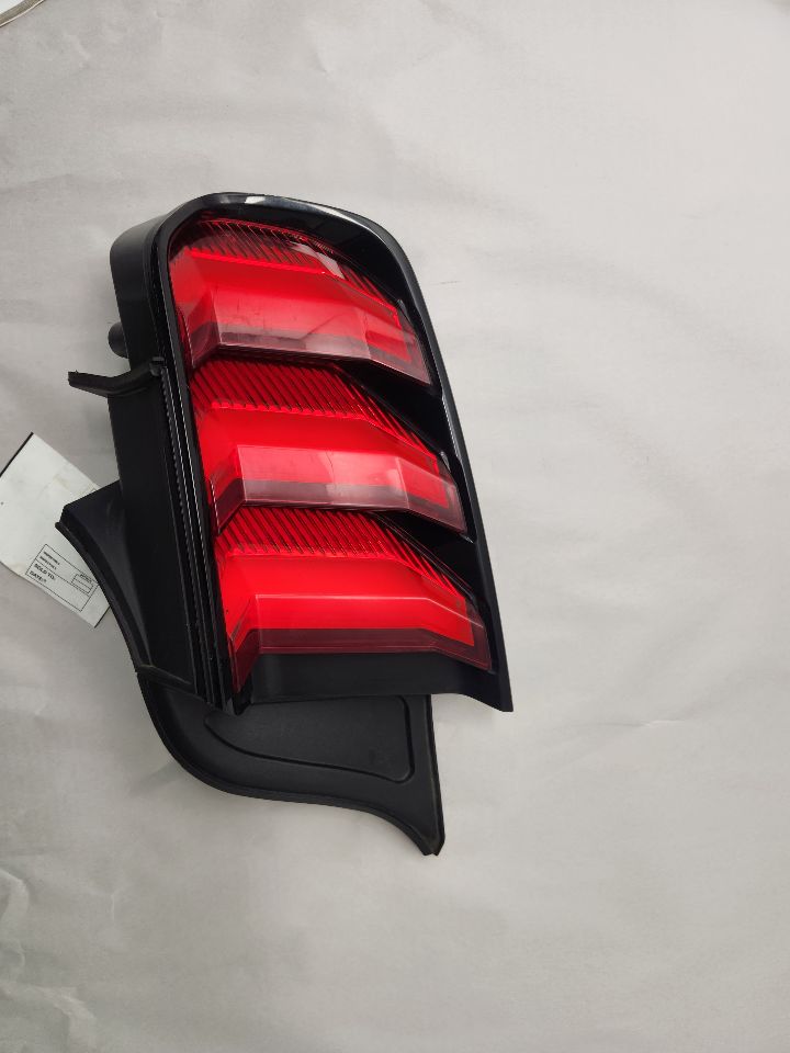 2022 FORD MUSTANG 4cyl Gasoline Turbo 2.3 Right TAIL LAMP - 447704 — photo 1