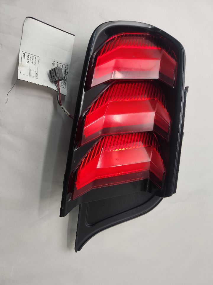 2022 FORD MUSTANG 4cyl Gasoline Turbo 2.3 Left TAIL LAMP - 447705 — photo 1