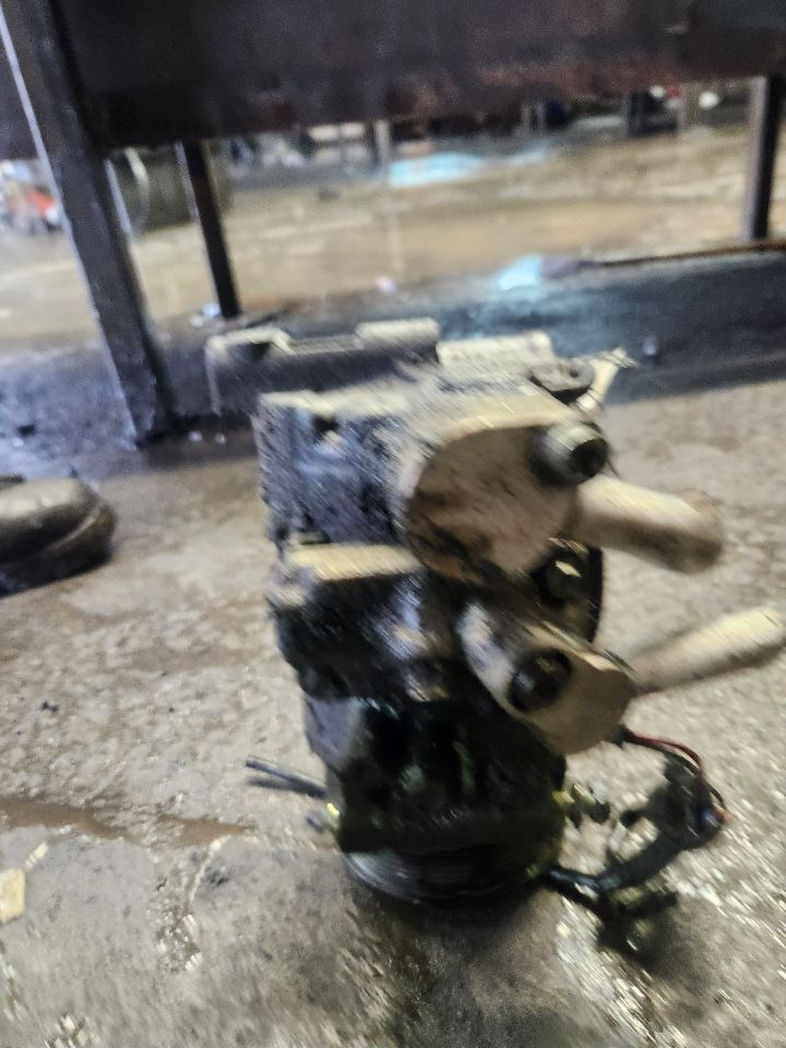2005 AUDI A4 AC COMPRESSOR - 448023 — photo 3