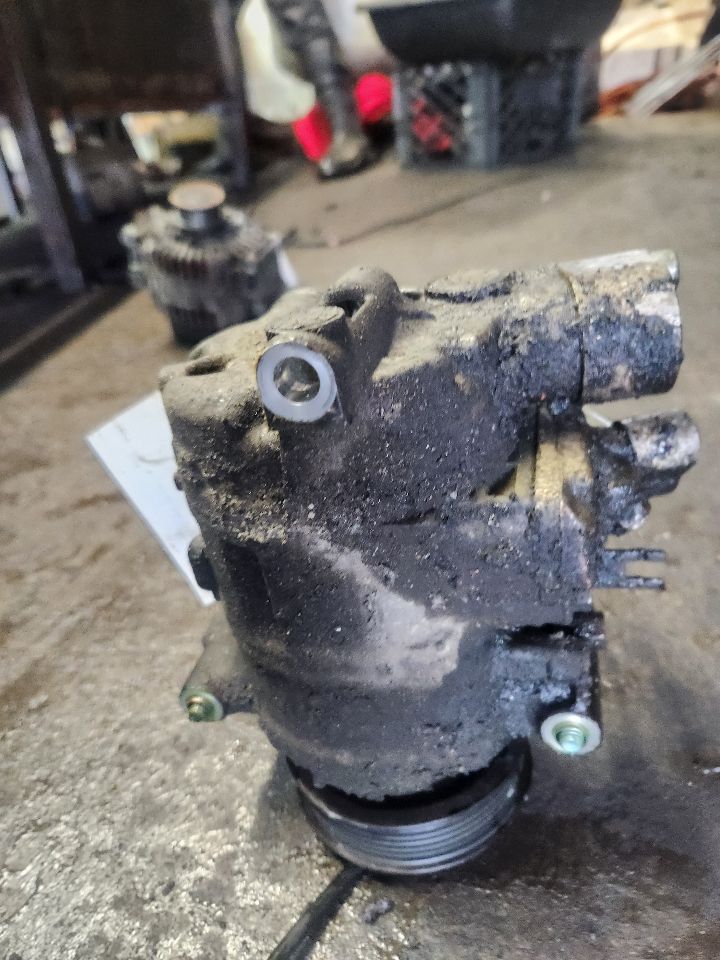 2005 AUDI A4 AC COMPRESSOR - 448023 — photo 4